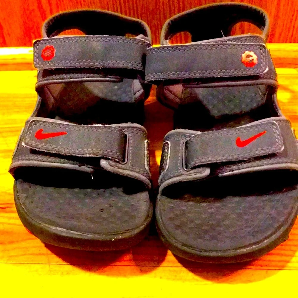 Nike Ndestrukt DRC 2 adj strap red gray water hiking sandals boy’s Sz 2 VGUC